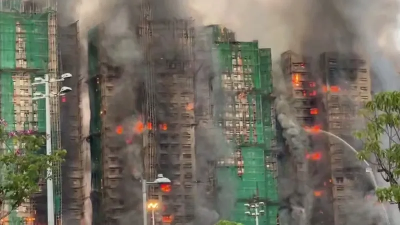 Число погибших в результате пожара в Гонконге превысило 120 человек