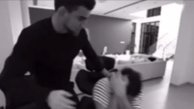 Боец поп-ММА Шовхал Чурчаев избил на стриме блогера