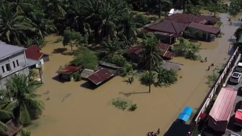 Более 500 человек погибли в результате наводнений и оползней в Юго-Восточной Азии