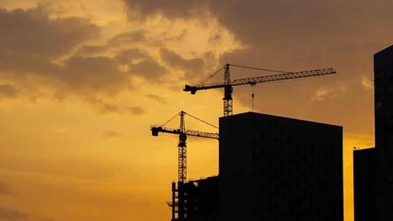 Плесень, холод и темнота: новый ЖК в Алматы оказался непригоден для проживания