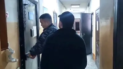 полиция, стендап-блогер, арест, фото - Новости Zakon.kz от 02.12.2025 12:01