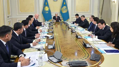 президент РК Касым-Жомарт Токаев, совещание по развитию региональных грузовых авиахабов, фото - Новости Zakon.kz от 03.12.2025 14:57