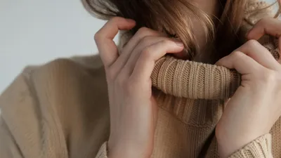 девушка в водолазке, фото - Новости Zakon.kz от 03.12.2025 14:11