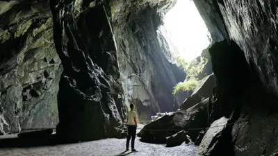 Скала, человек, свет, фото - Новости Zakon.kz от 05.12.2025 03:25