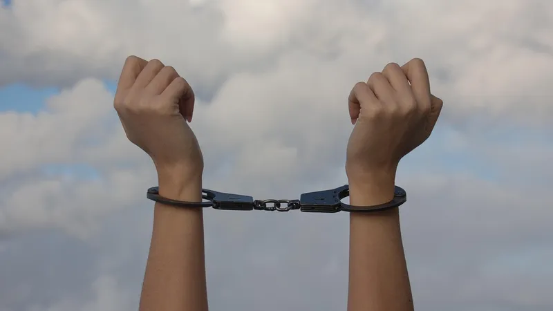 Женщину задержали за убийство детей, которых она считала красивее своих