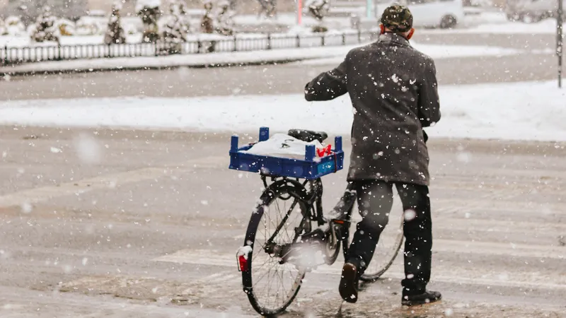 Снег, метель и гололед: в Астане и 16 областях объявили штормовое предупреждение