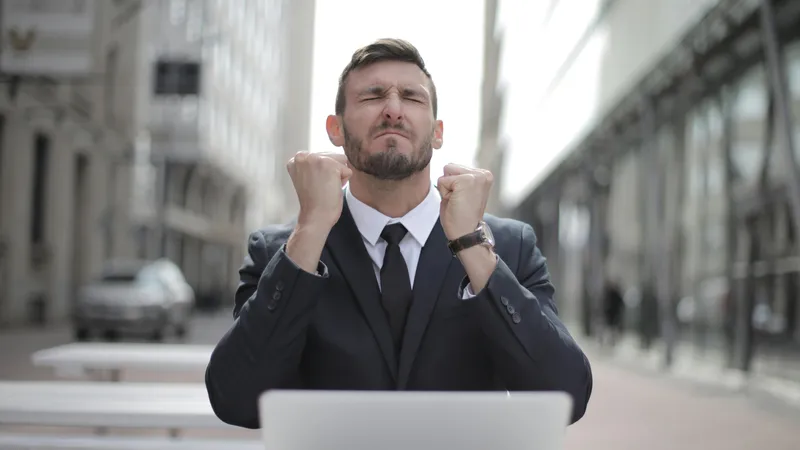 Названы знаки зодиака, которые получат повышение в декабре