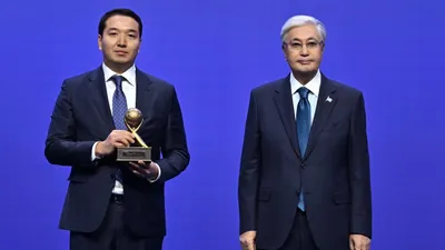 председатель правления ТОО "Корпорация Казахмыс" Нурахмет Нуриев, президент РК Касым-Жомарт Токаев, фото - Новости Zakon.kz от 05.12.2025 17:59