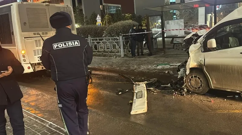 Смертельное столкновение в Астане: микроавтобус врезался в маршрутку