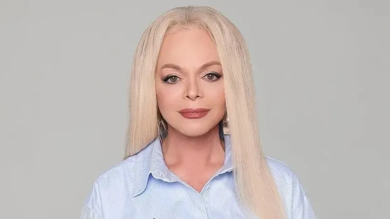 На фоне масштабного хейта Лариса Долина пообещала вернуть деньги Лурье