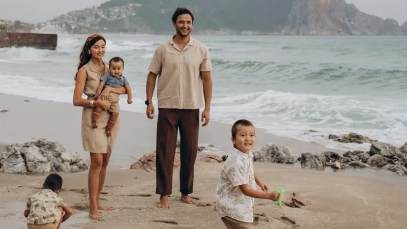 Тауекель Мусилим с семьей показал солнечные моменты жизни у моря