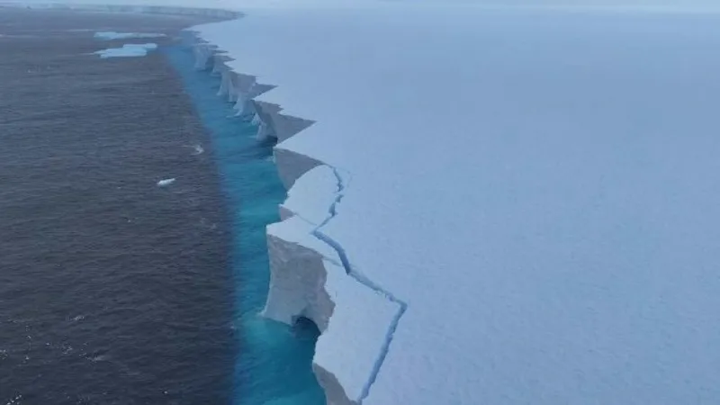 Айсберг А23а потерял статус крупнейшего в мире