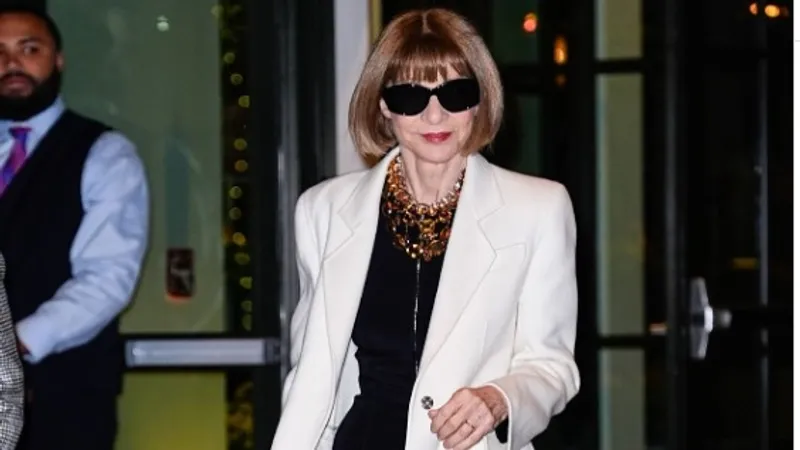 Стилист разобрал образы "снежной королевы моды" Анны Винтур