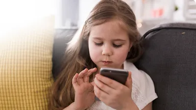 Девочка, телефон, игры, фото - Новости Zakon.kz от 07.12.2025 06:59