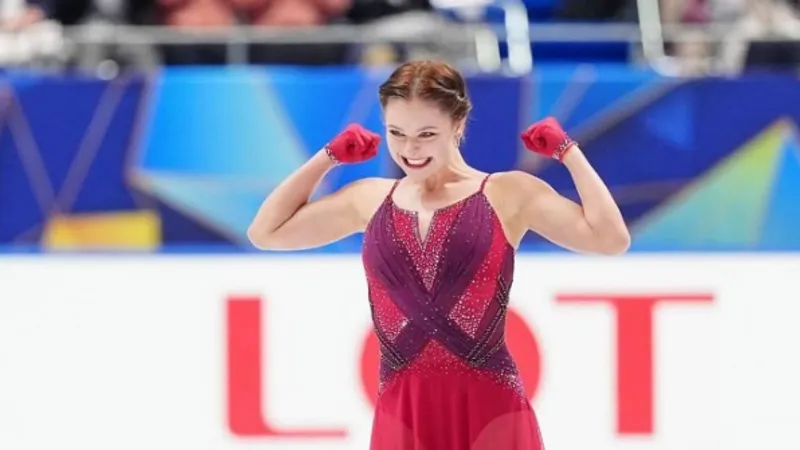 Рывок казахстанской фигуристки: Самоделкина вошла в топ-3, начав лишь с седьмого места