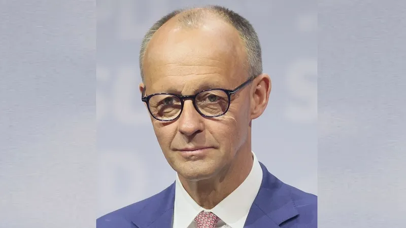 Канцлер Германии решил судиться с сотнями людей из-за интернет-оскорблений