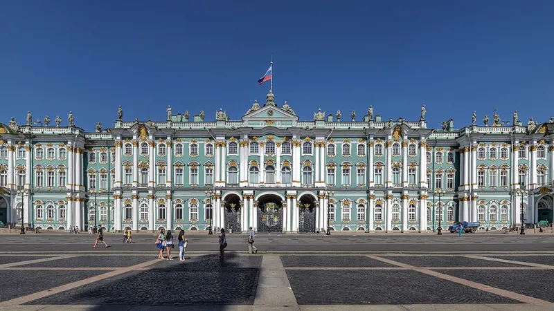 Эрмитаж настоял на усилении безопасности из-за ограбления Лувра