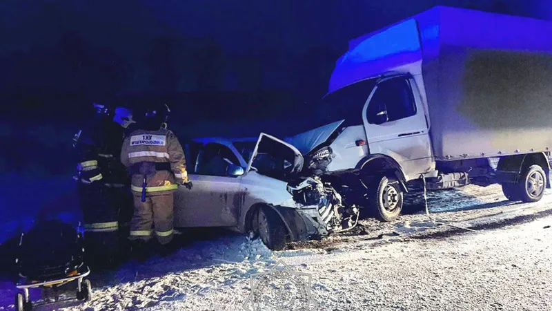 Спасатели Акмолинской области вскрыли автомобиль: в ДТП пострадали подростки и женщина