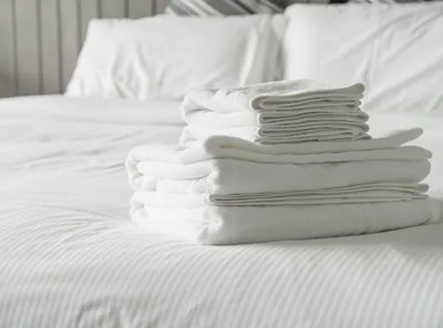 Постельное белье на кровати, фото - Новости Zakon.kz от 08.12.2025 20:00