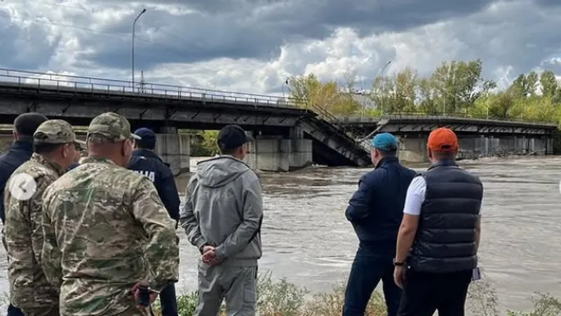 Мост обрушился в Усть-Каменогорске: главного дорожника региона проверили и уволили