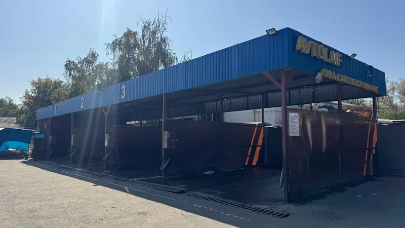 Очередная автомойка попала под снос в Алматы