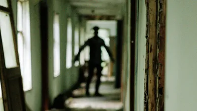 Коридор, силуэт, здание, фото - Новости Zakon.kz от 09.12.2025 03:30