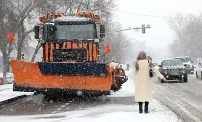 Меняем метлу на лопату: Алматы готовится к скользкому сезону