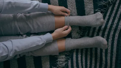 носки, фото - Новости Zakon.kz от 10.12.2025 00:57