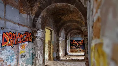 Городские легенды: учитель из Семея делится вековыми историями заброшек и подземелий