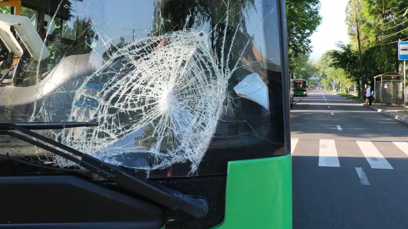 В Атырау водитель автобуса насмерть сбил шестилетнего ребенка