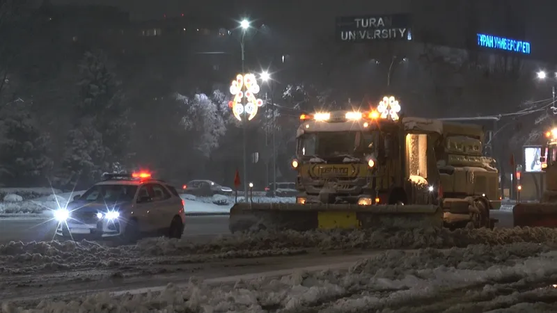 Алматы накрыл первый зимний снег: десятки ДТП за ночь