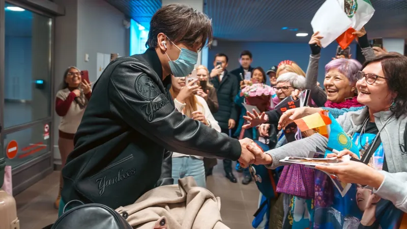 Фанаты в Риге шокировали Димаша Кудайбергена неожиданным древним подарком