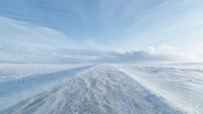 Замерший автобус и 150 грузовиков в снегу: как полиция спасает людей на трассах РК