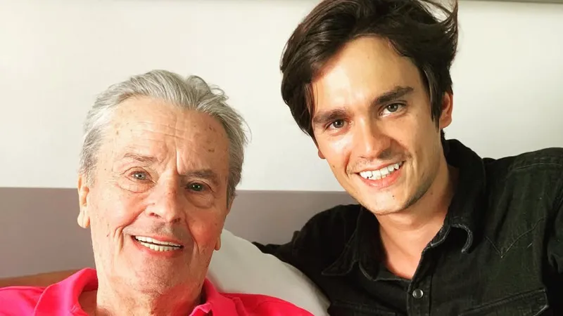 Сын Алена Делона требует исключить свою сестру из завещания