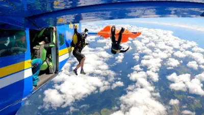 Прыжок с парашютом, самолет, фото - Новости Zakon.kz от 11.12.2025 23:31