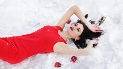 Снег, яблоки, Белоснежка, фото - Новости Zakon.kz от 12.12.2025 00:59