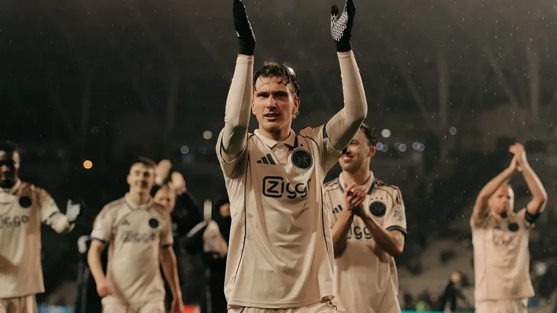 Опубликовано видео огненной победы "Аякса" над "Карабахом" в Лиге чемпионов