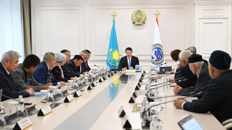 Аким Алматы встретился с участниками декабрьских событий 1986 года