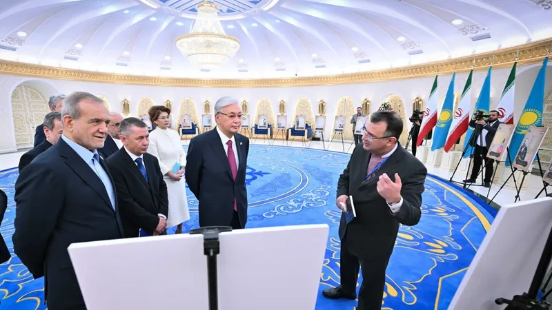 Токаев и президент Ирана осмотрели редкие рукописи об истории Казахстана