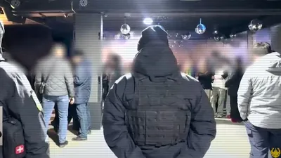 задержание в ночном клубе, фото - Новости Zakon.kz от 12.12.2025 09:21