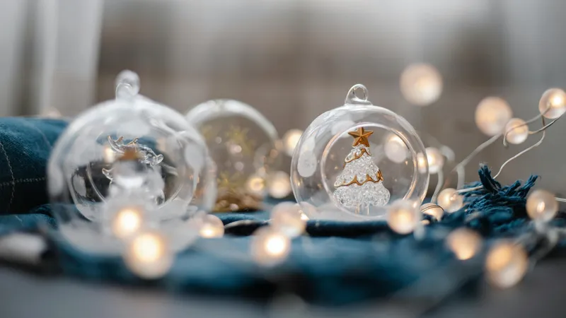 Куда в квартире повесить новогодние гирлянды, чтобы не обеднеть в следующем году