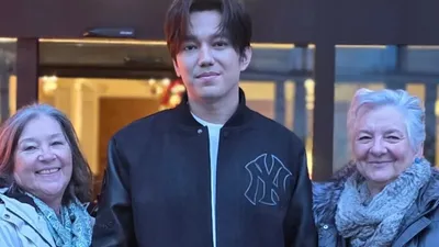 Димаш Кудайберген с поклонницами, фото - Новости Zakon.kz от 12.12.2025 11:47