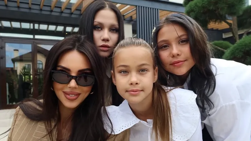 Оксана Самойлова рассказала про попытку суицида старшей дочери