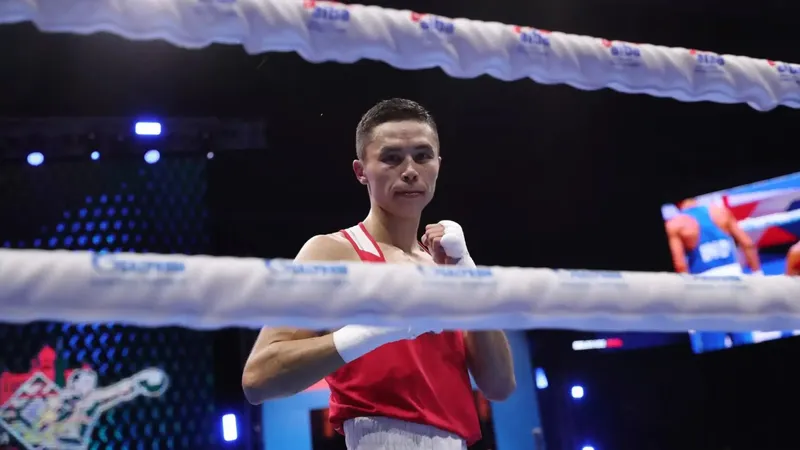 Казахстанский боксер стал чемпионом мира
