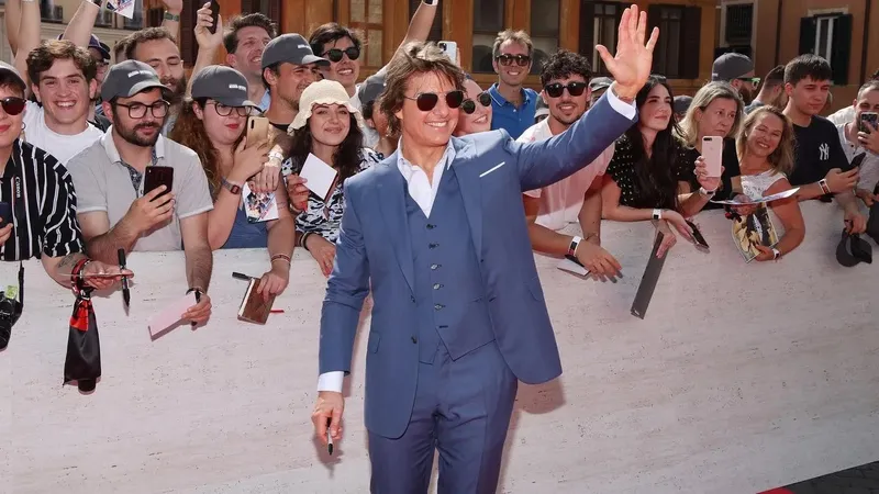 Том Круз собирался снимать кино в открытом космосе, но передумал из-за Трампа