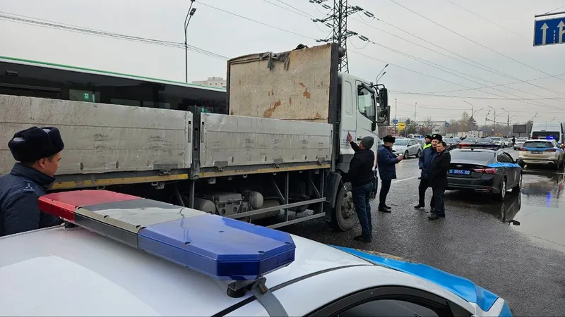 Смертельное ДТП произошло на алматинской "оптовке"