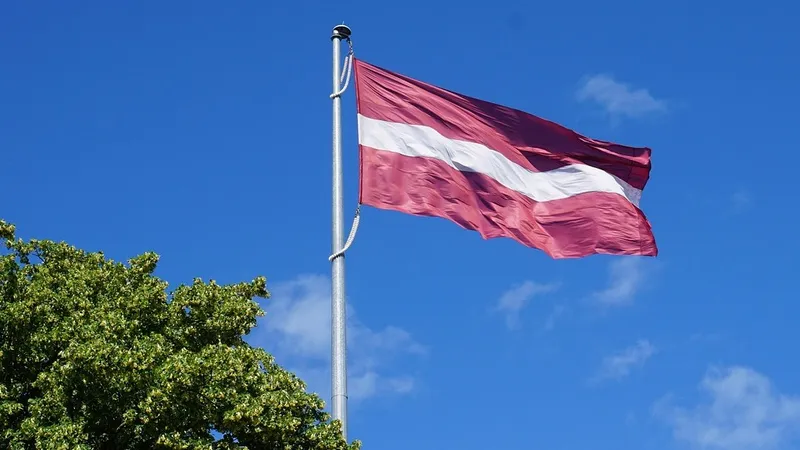 Латвию критикуют из-за грязной машины для президента Польши