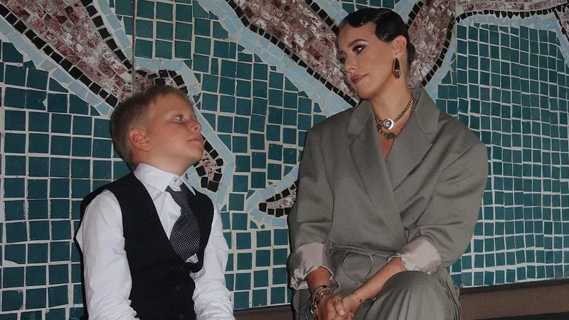 "Будем беднее жить": Собчак показала реакцию 9-летнего сына на блокировку Roblox