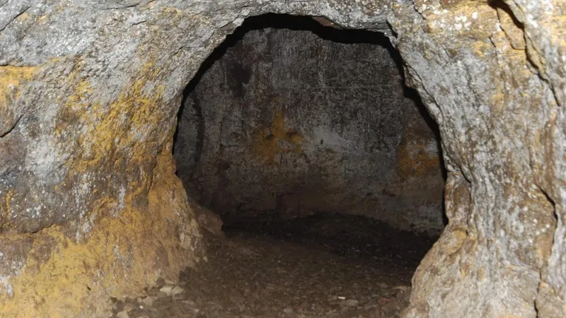 Ученые нашли огромные тоннели, которые не были созданы людьми или природой