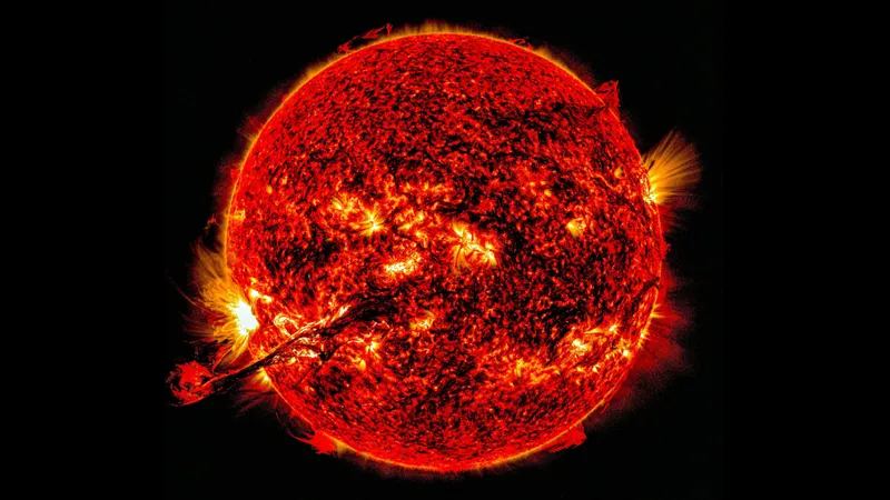 "Взрывные" последствия магнитной бури могут ощутить земляне в ближайшие дни